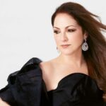 “Reach”: O Hino Olímpico de Gloria Estefan que Inspirou o Mundo